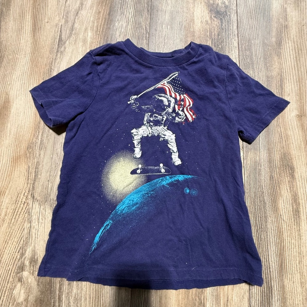 Modern Gap Kids T-Shirt Navy Blue Astronaut Skateboard Americana Skatecore